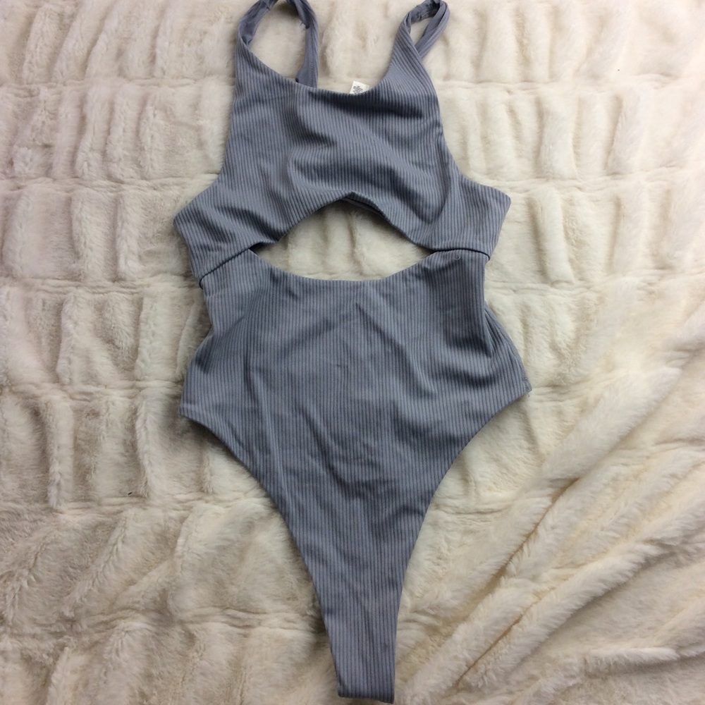 Women's Gray Ribbed Cutout Bodysuit - Picture 4 of 8